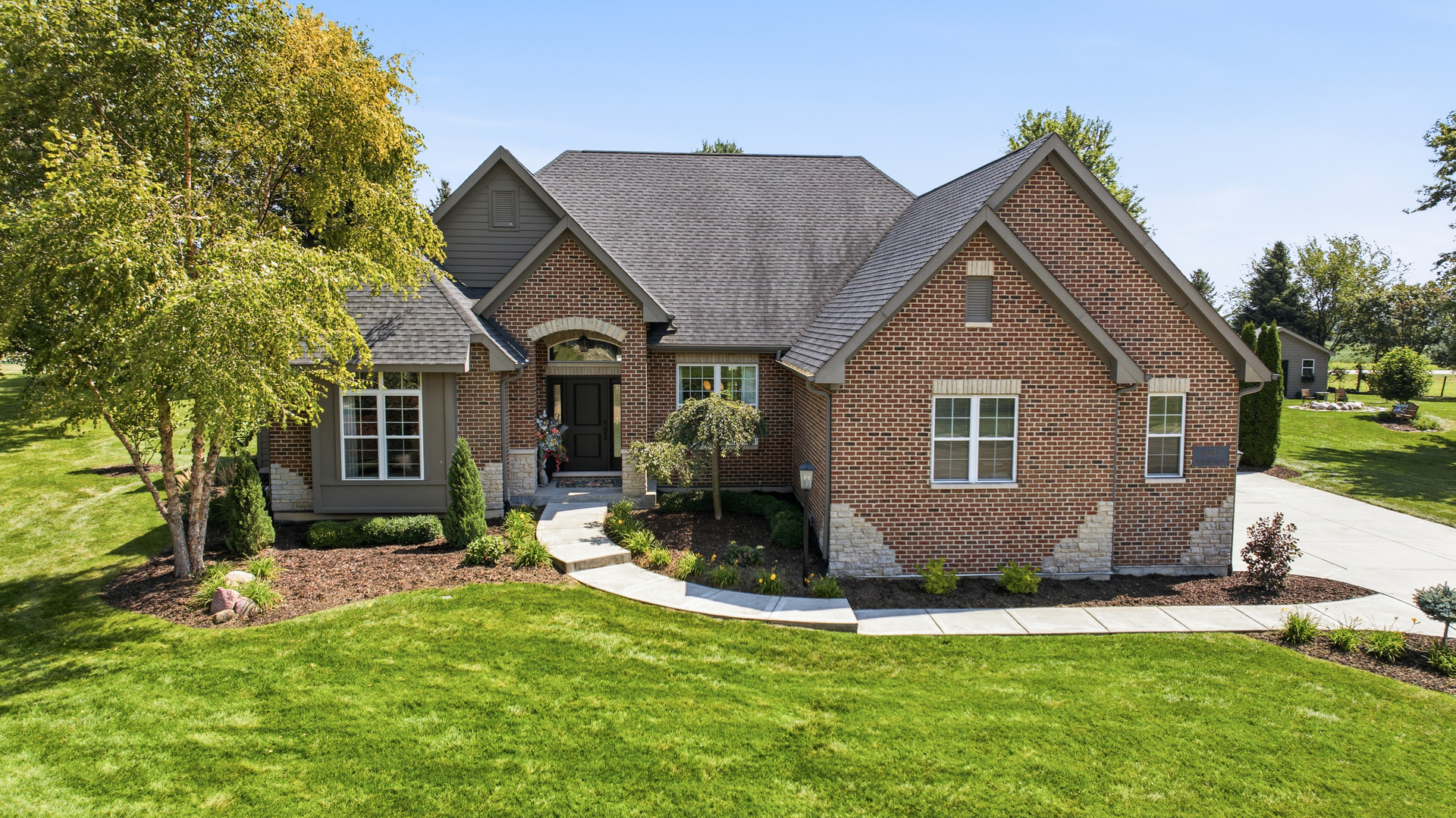 11286 Brighton Oaks Drive Property Photo 1