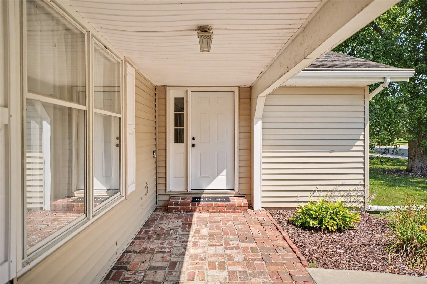 908 Hillside Court Property Photo 4