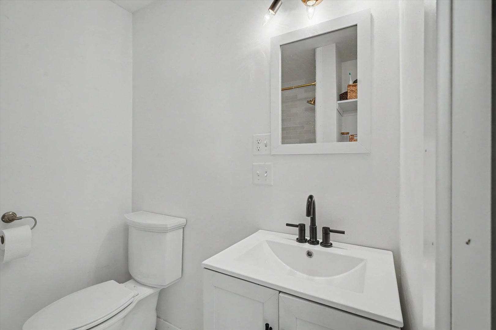 908 Hillside Court Property Photo 26