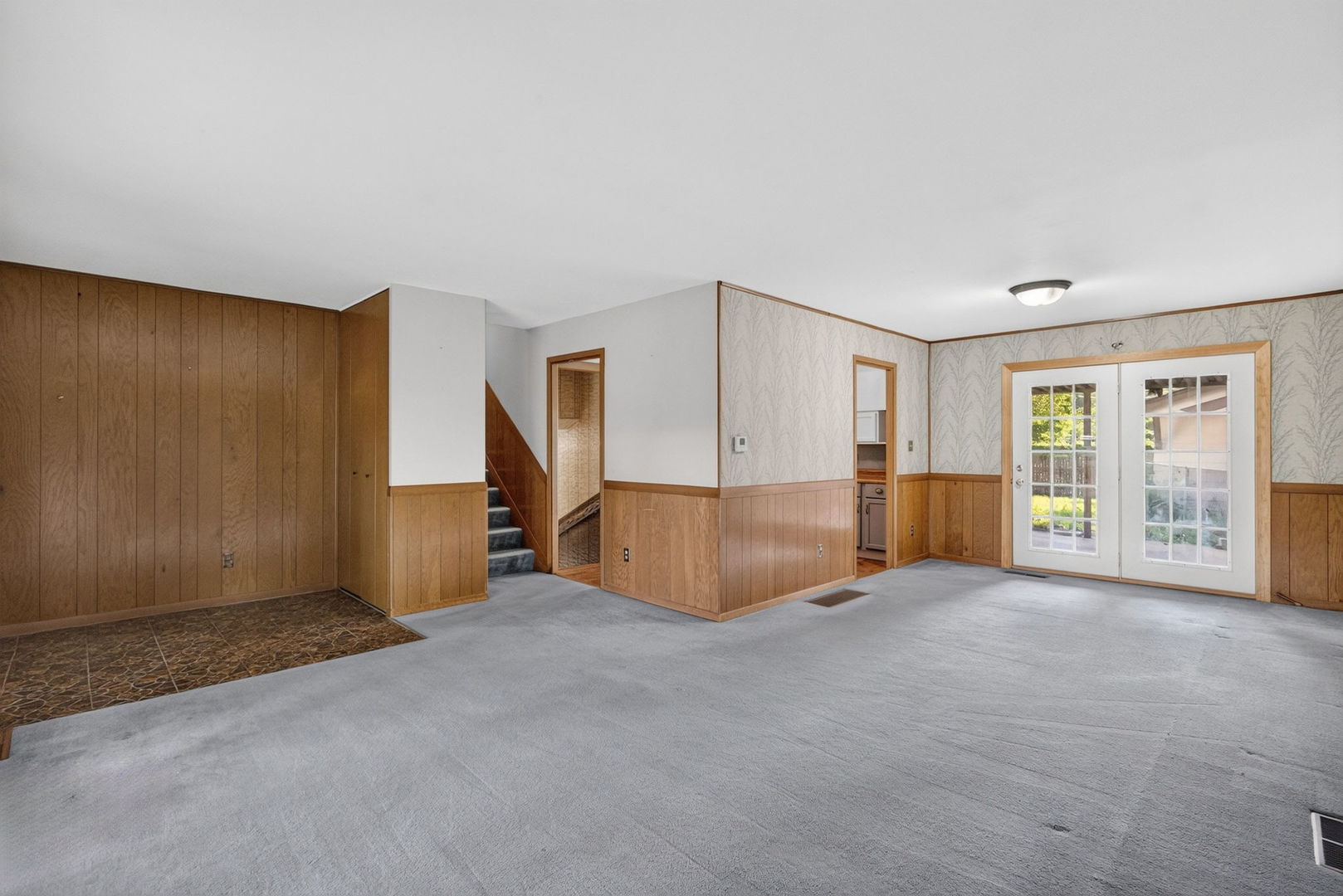124 Fairlane Drive Property Photo 3