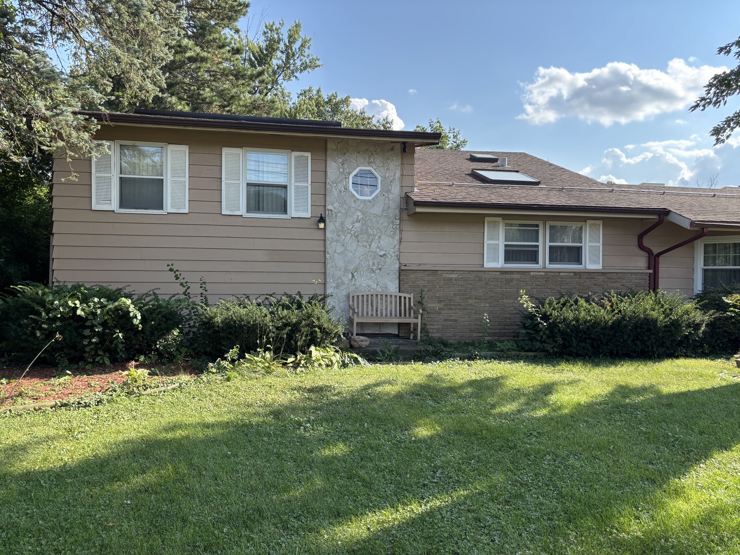 11 W Palatine (frontage) Road Property Photo 2