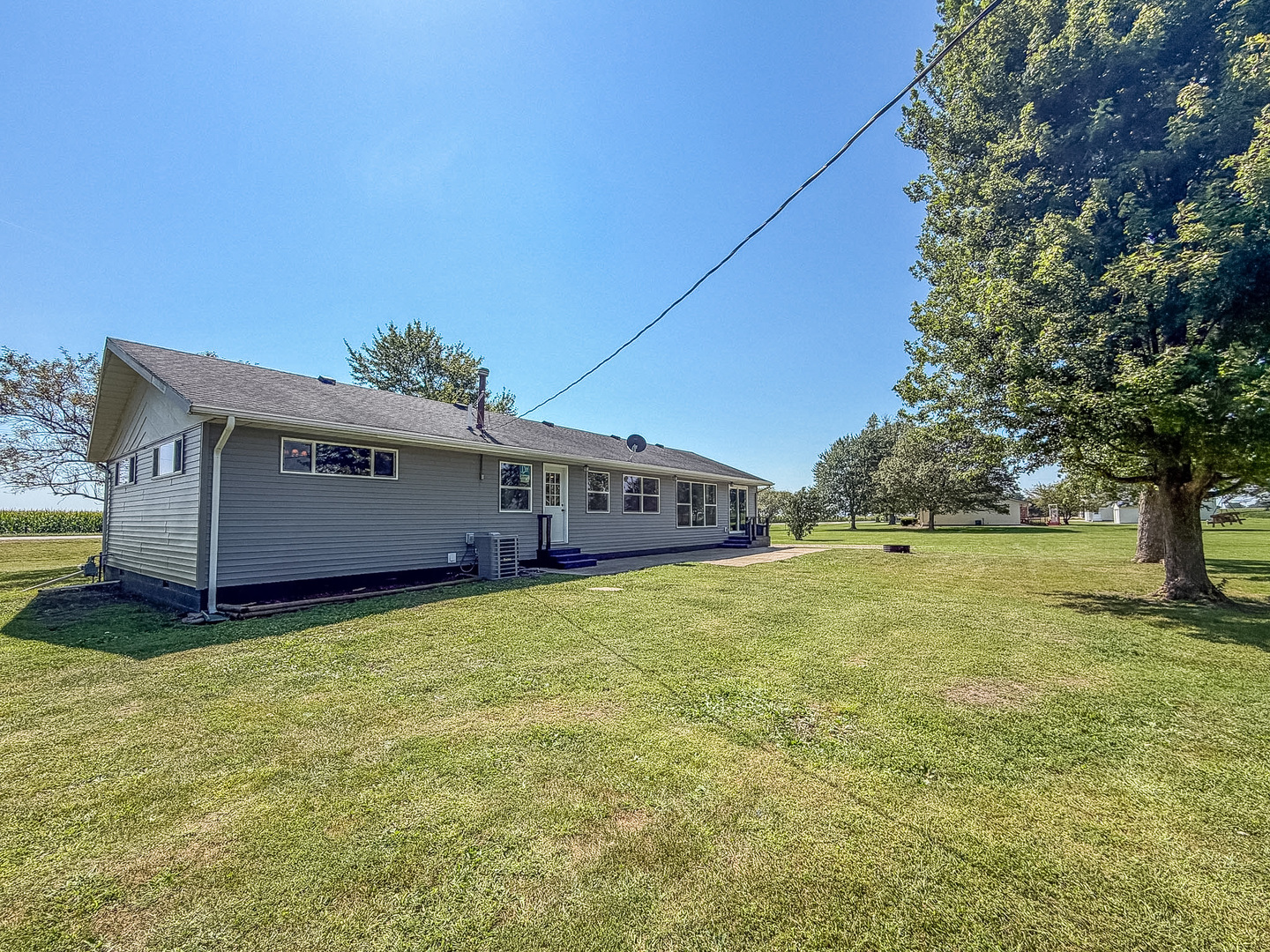 2066 County Road 3000 Property Photo 45