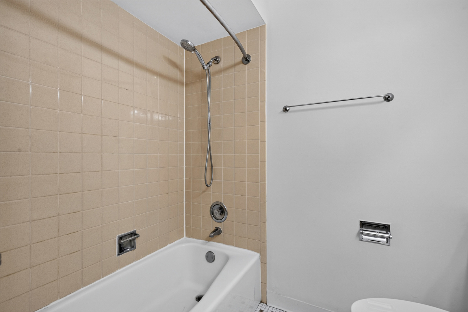 1133 S Finley Road 309 Property Photo 14