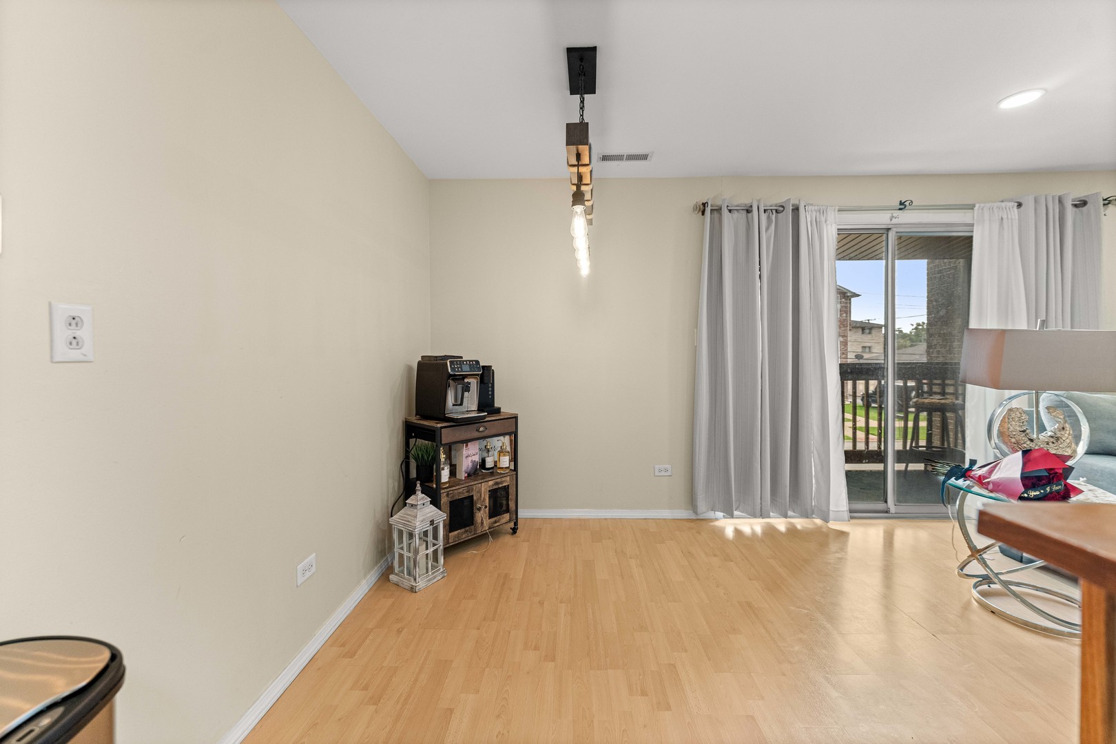 9147 S Roberts Road 205 Property Photo 6