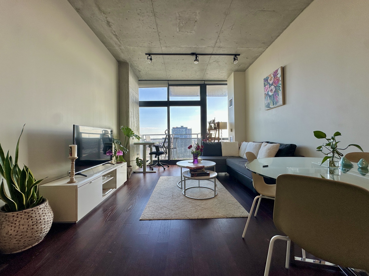 235 W Van Buren Street 3310 Property Photo 4
