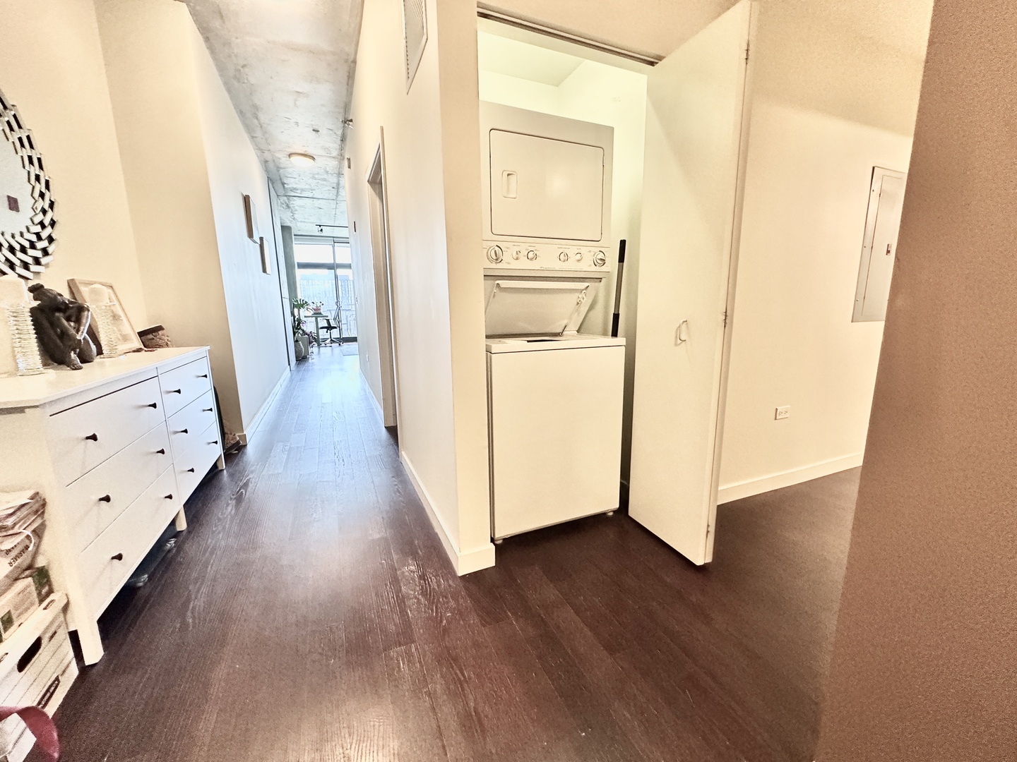 235 W Van Buren Street 3310 Property Photo 8