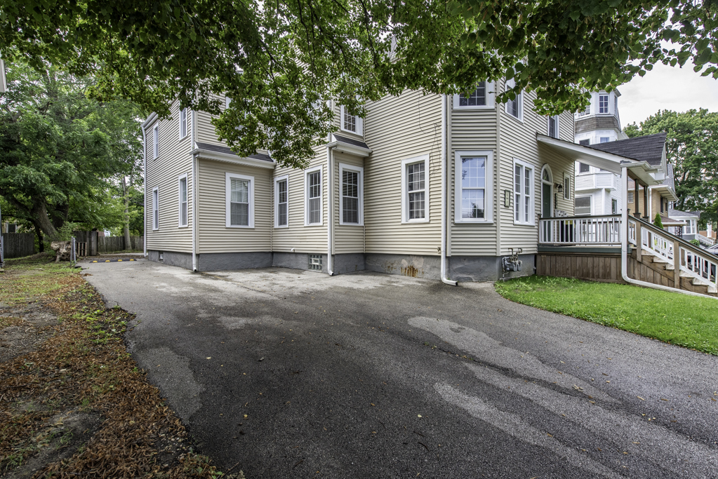 208 N West Street Property Photo 1
