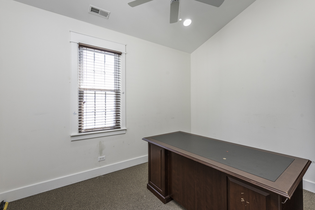 208 N West Street Property Photo 3
