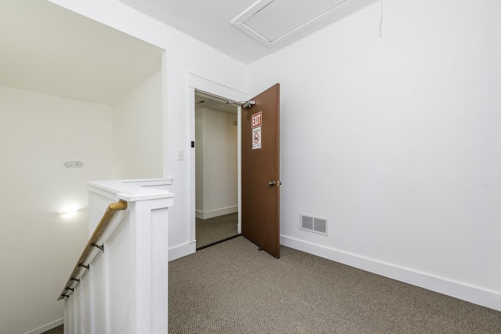 208 N West Street Property Photo 5