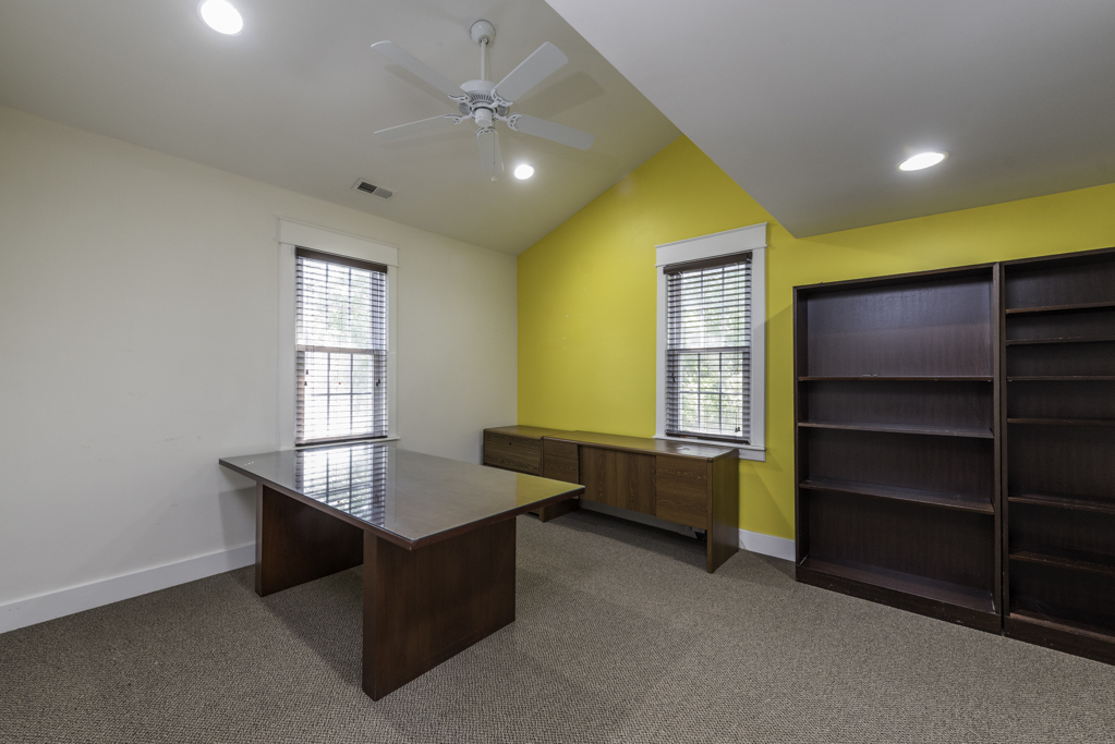 208 N West Street Property Photo 6