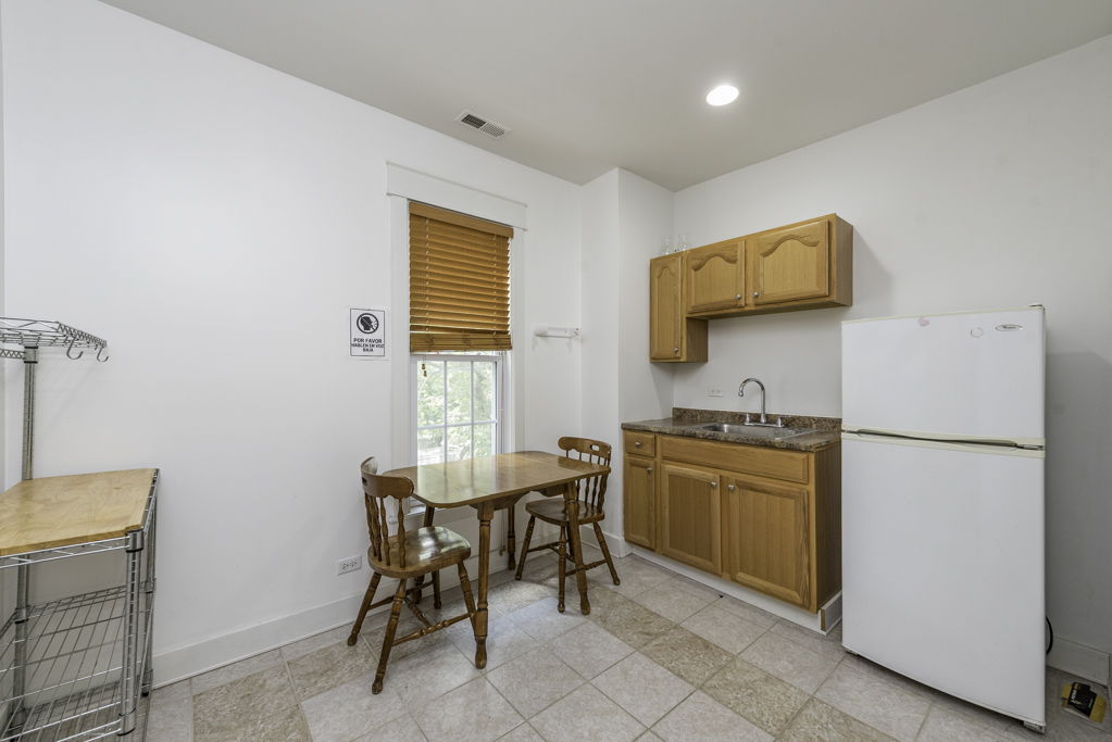 208 N West Street Property Photo 7