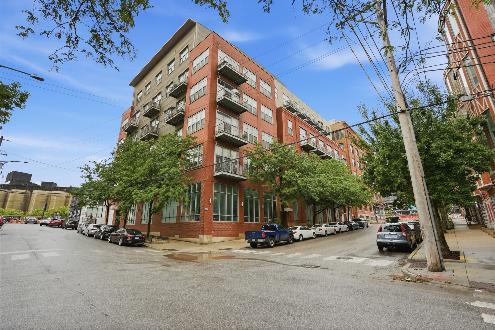 824 W Superior Street B211-b212 Property Photo 1