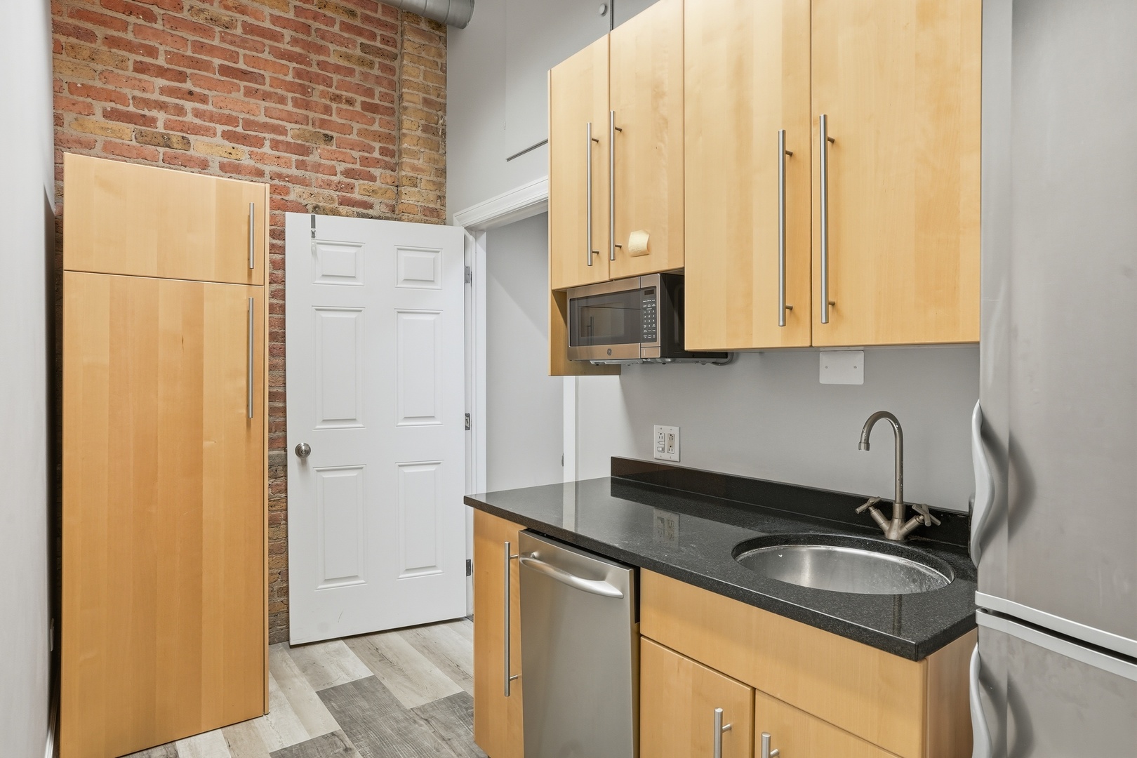824 W Superior Street B211-b212 Property Photo 18