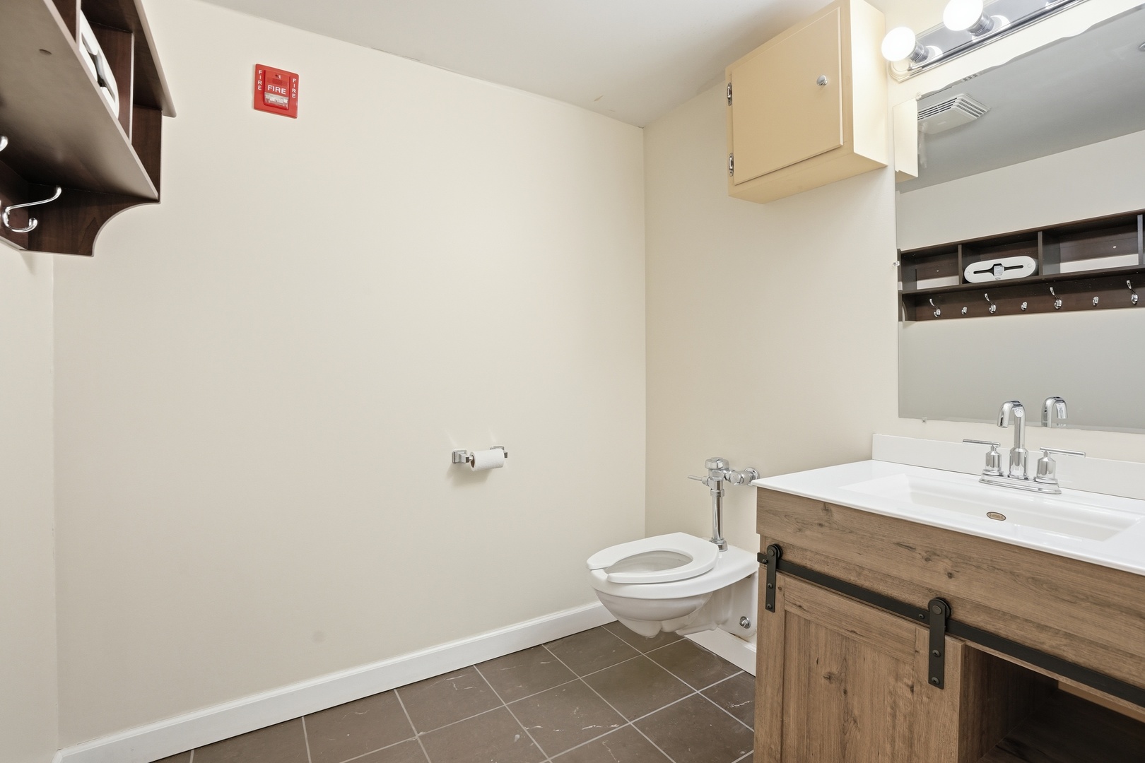 824 W Superior Street B211-b212 Property Photo 19