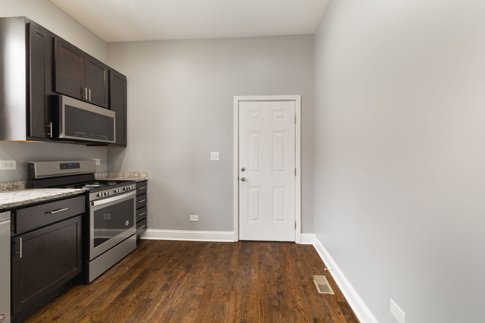 7322 S Langley Avenue Property Photo 6