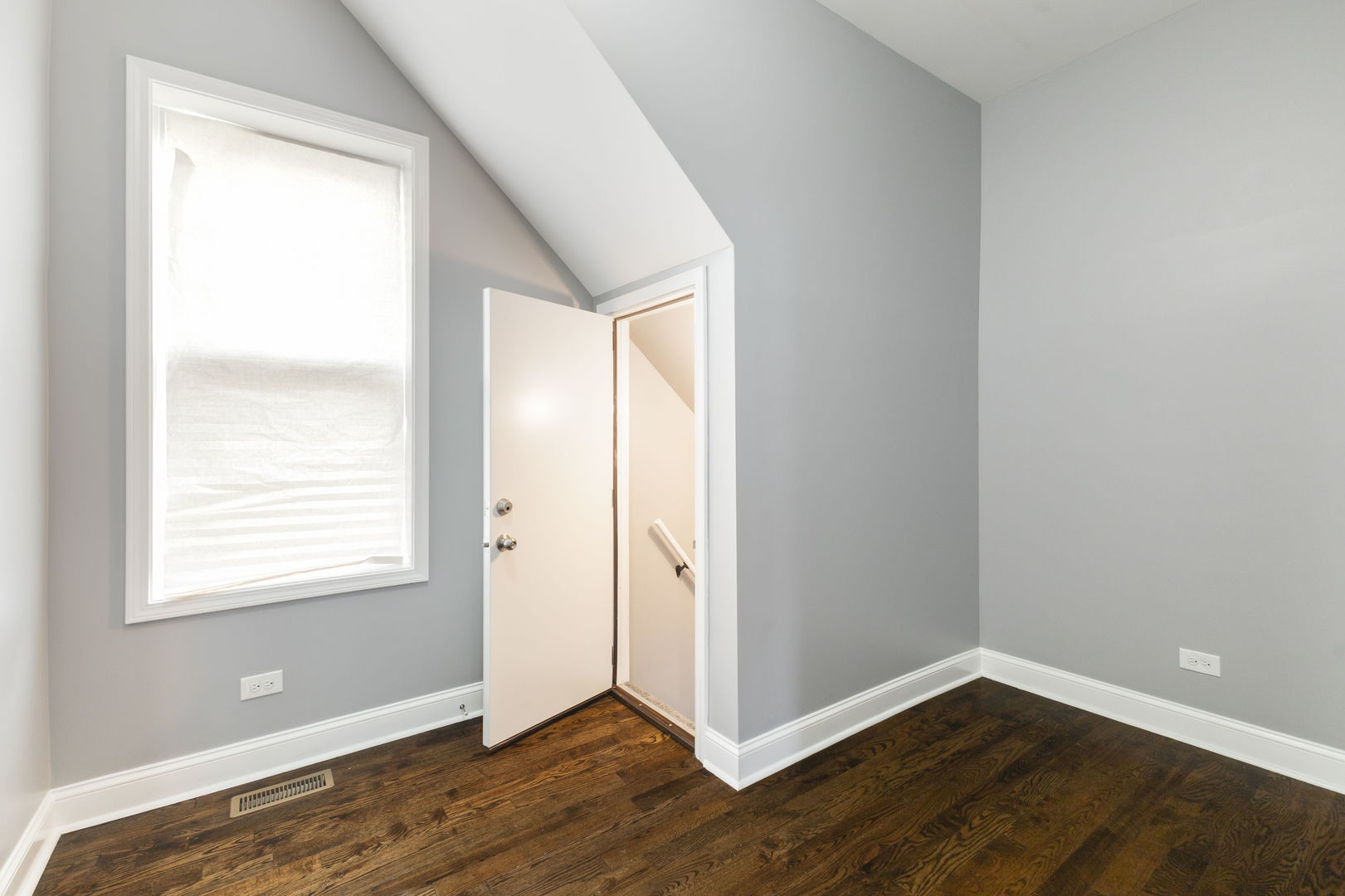 7322 S Langley Avenue Property Photo 12