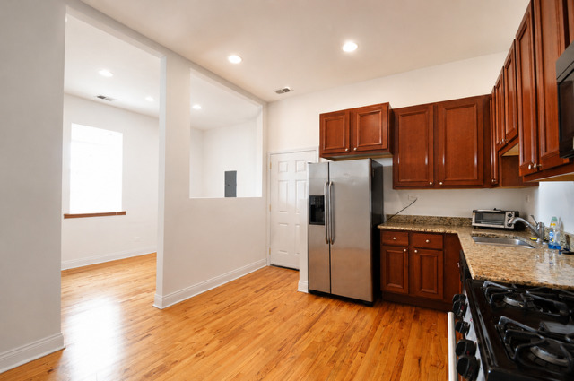 2335 W Lake Street 3r Property Photo 3