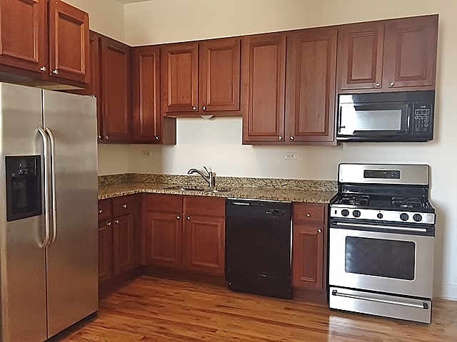 2335 W Lake Street 3r Property Photo 4