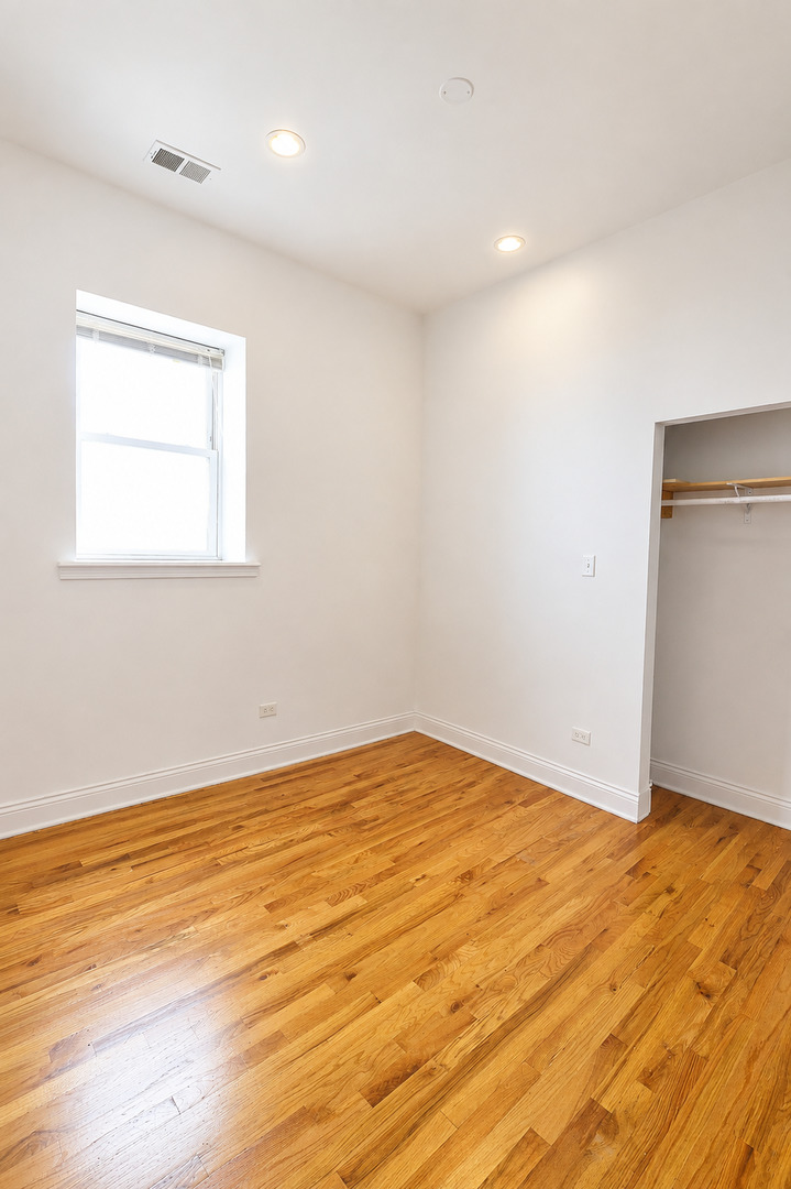 2335 W Lake Street 3r Property Photo 5