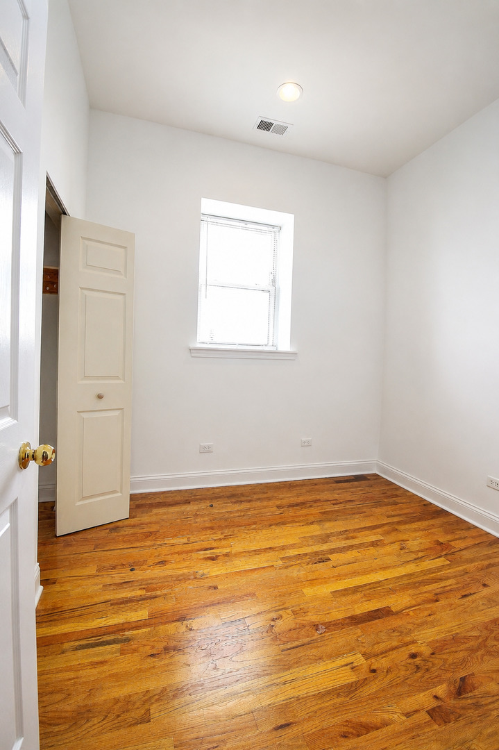 2335 W Lake Street 3r Property Photo 7