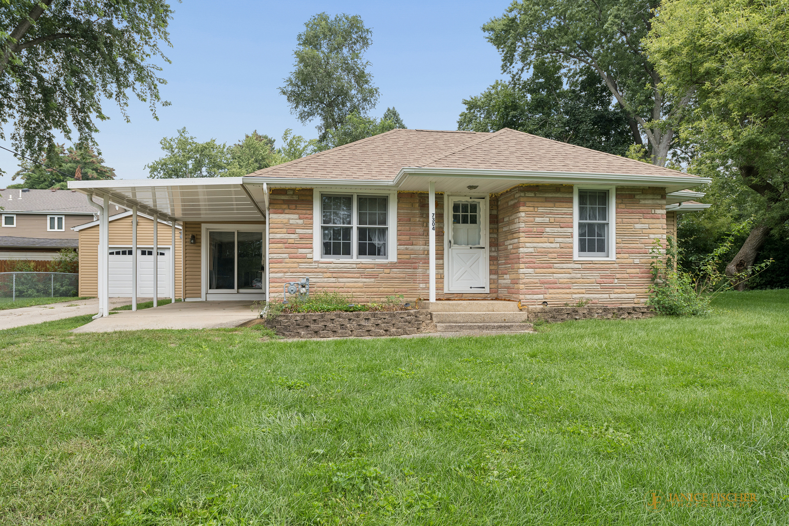 7304 Hiawatha Drive Property Photo 1