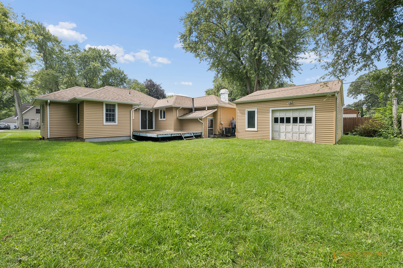 7304 Hiawatha Drive Property Photo 3