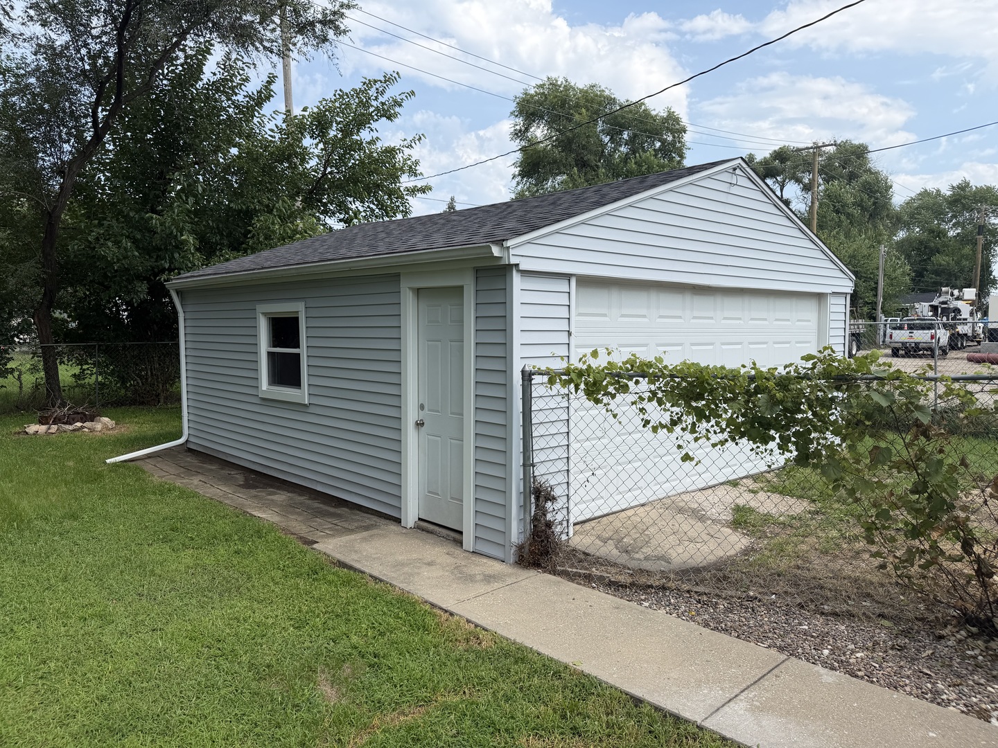 918 Windsor Road Property Photo 3