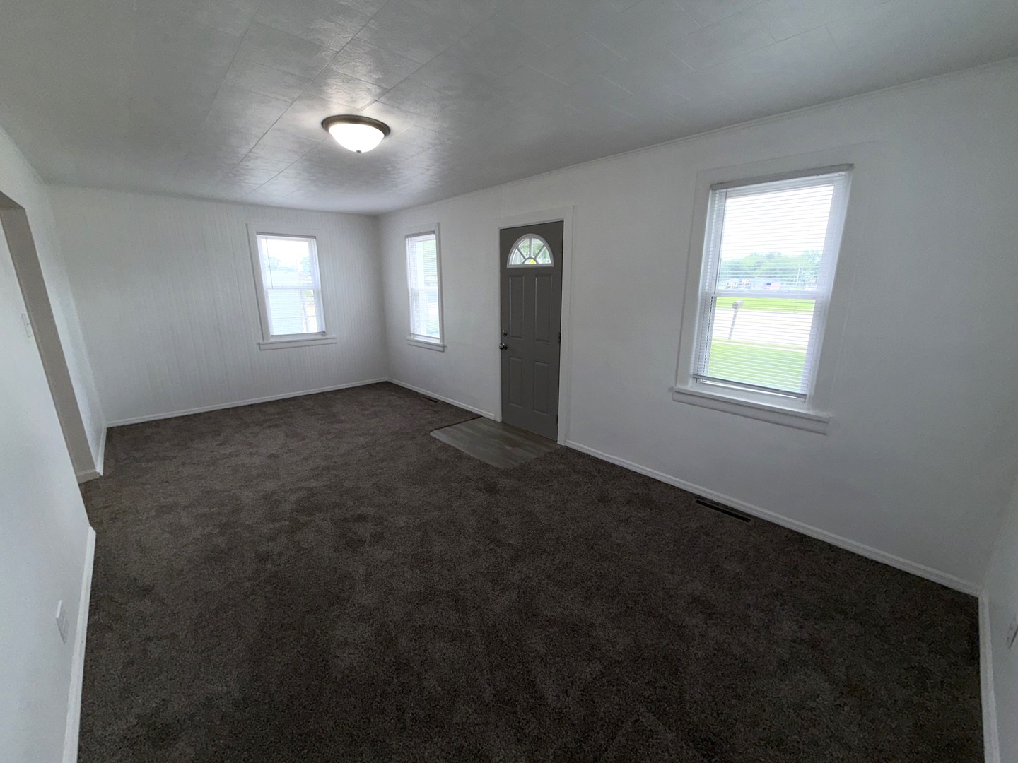 918 Windsor Road Property Photo 6