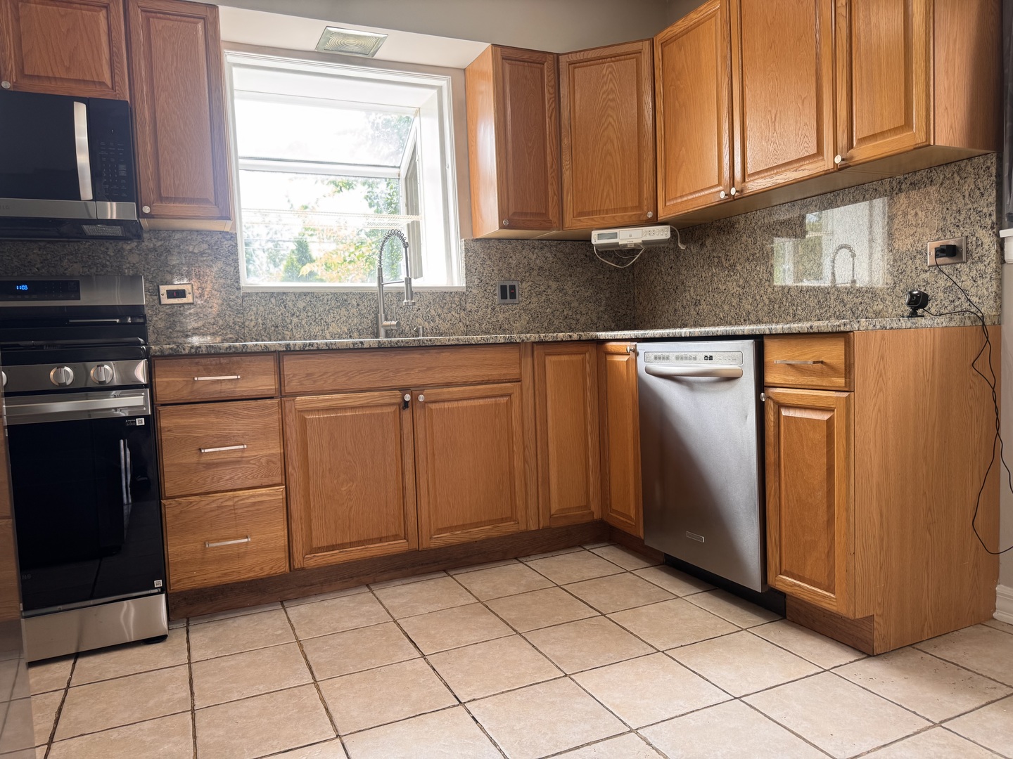 2925 W Jerome Street Property Photo 5