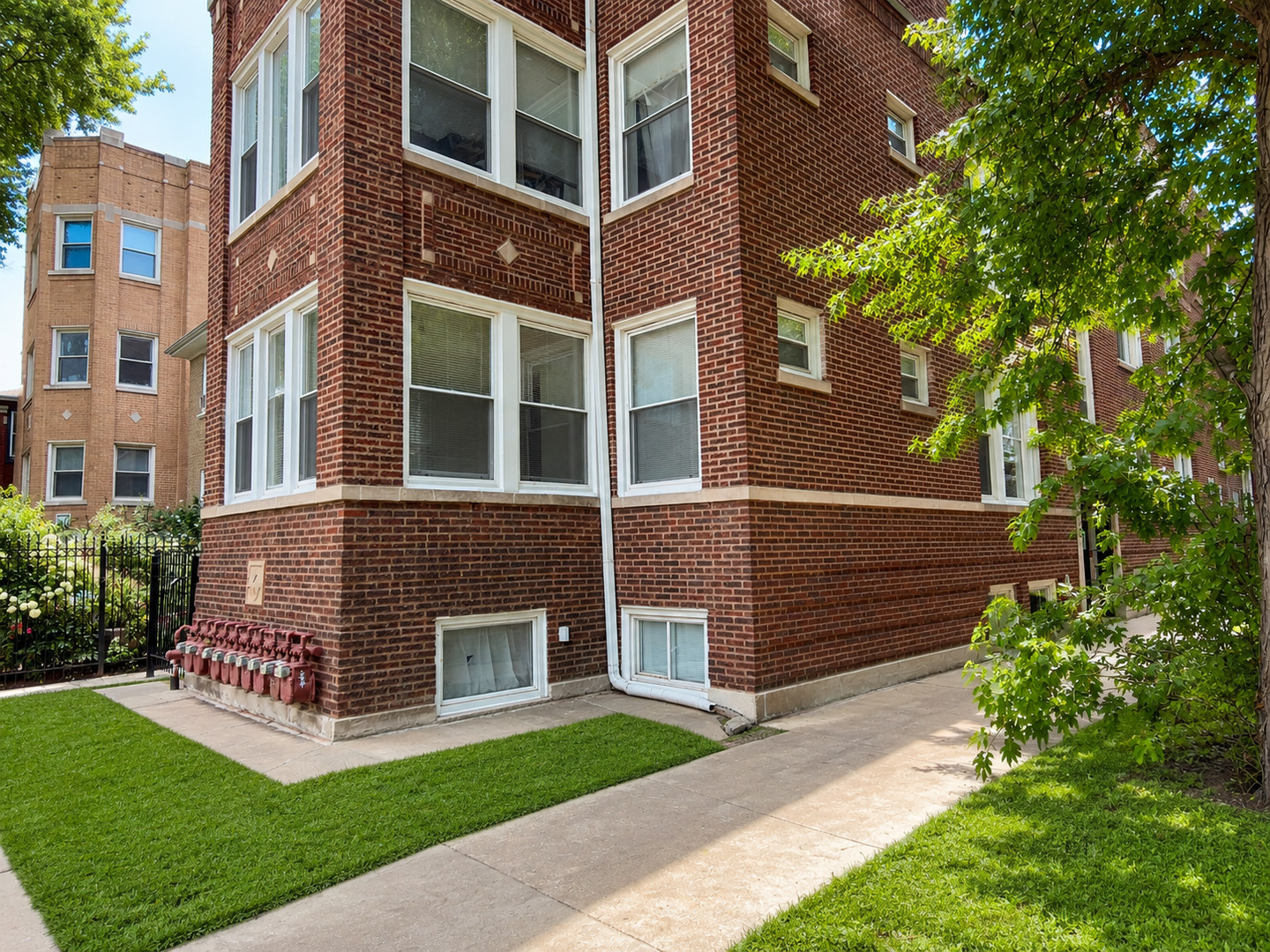 3105 W Argyle Street 1 Property Photo 3