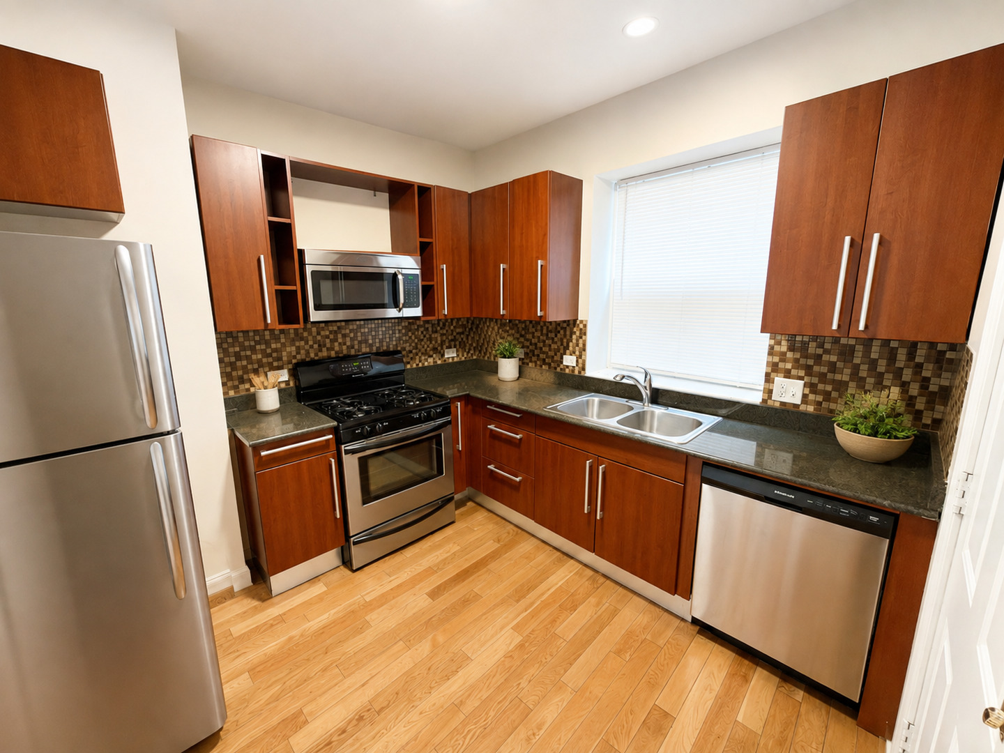 3105 W Argyle Street 1 Property Photo 6