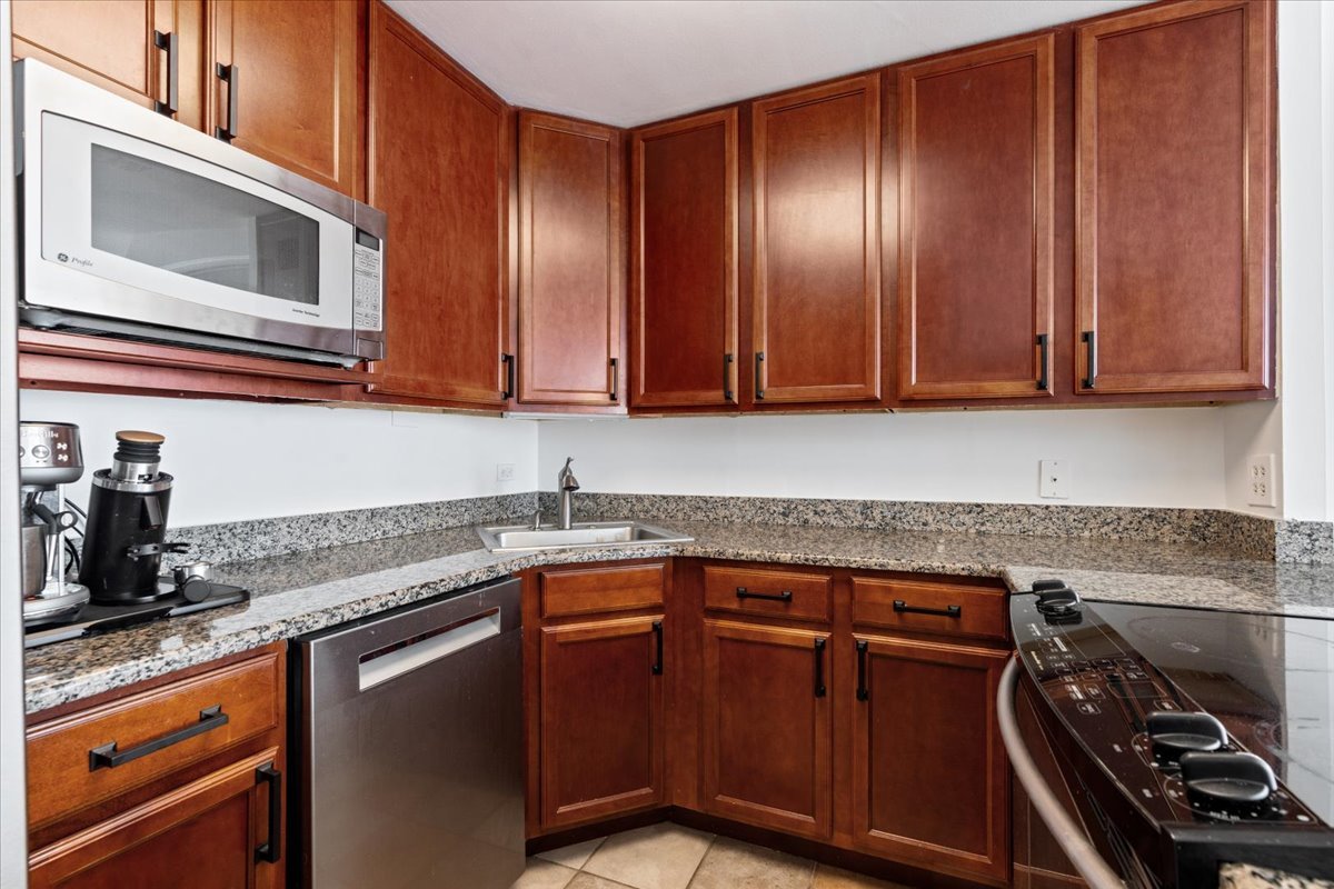 525 W Hawthorne Place 1007 Property Photo 12