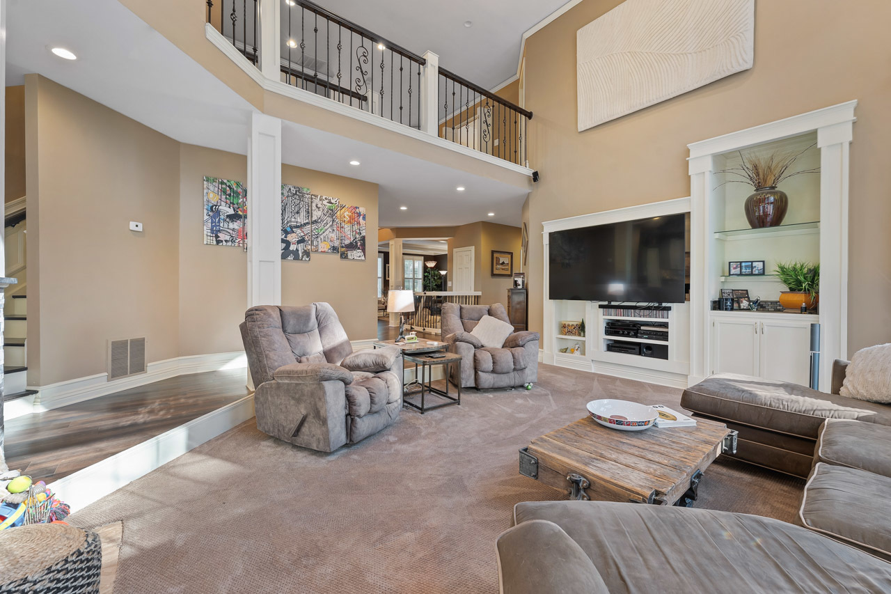 110 Rolling Knolls Avenue Property Photo 12
