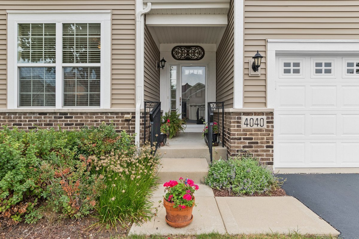 4040 Chesapeake Lane Property Photo 2