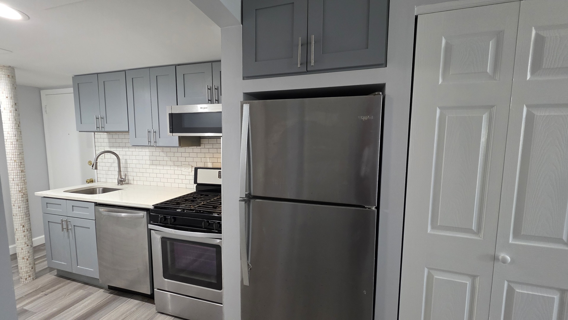 9124 La Crosse Avenue G Property Photo 6