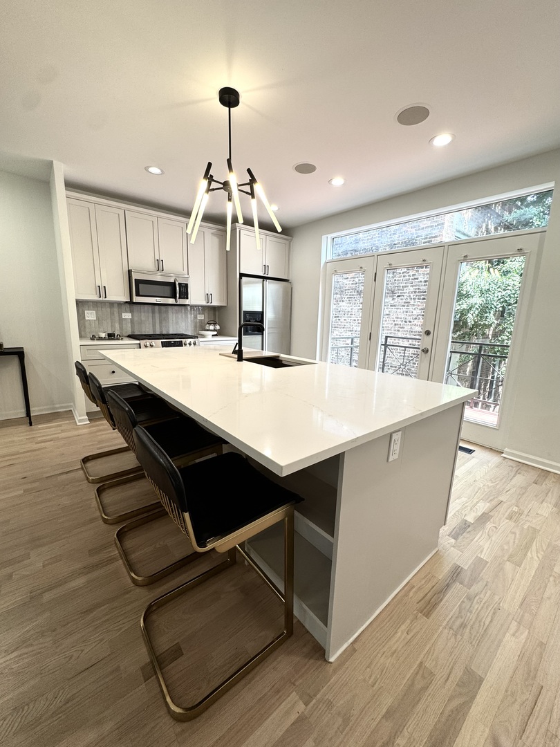 1107 N Wolcott Avenue Property Photo 4