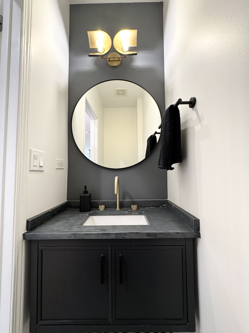 1107 N Wolcott Avenue Property Photo 8