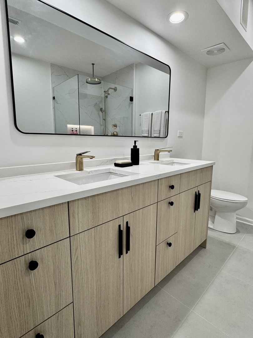 1107 N Wolcott Avenue Property Photo 14