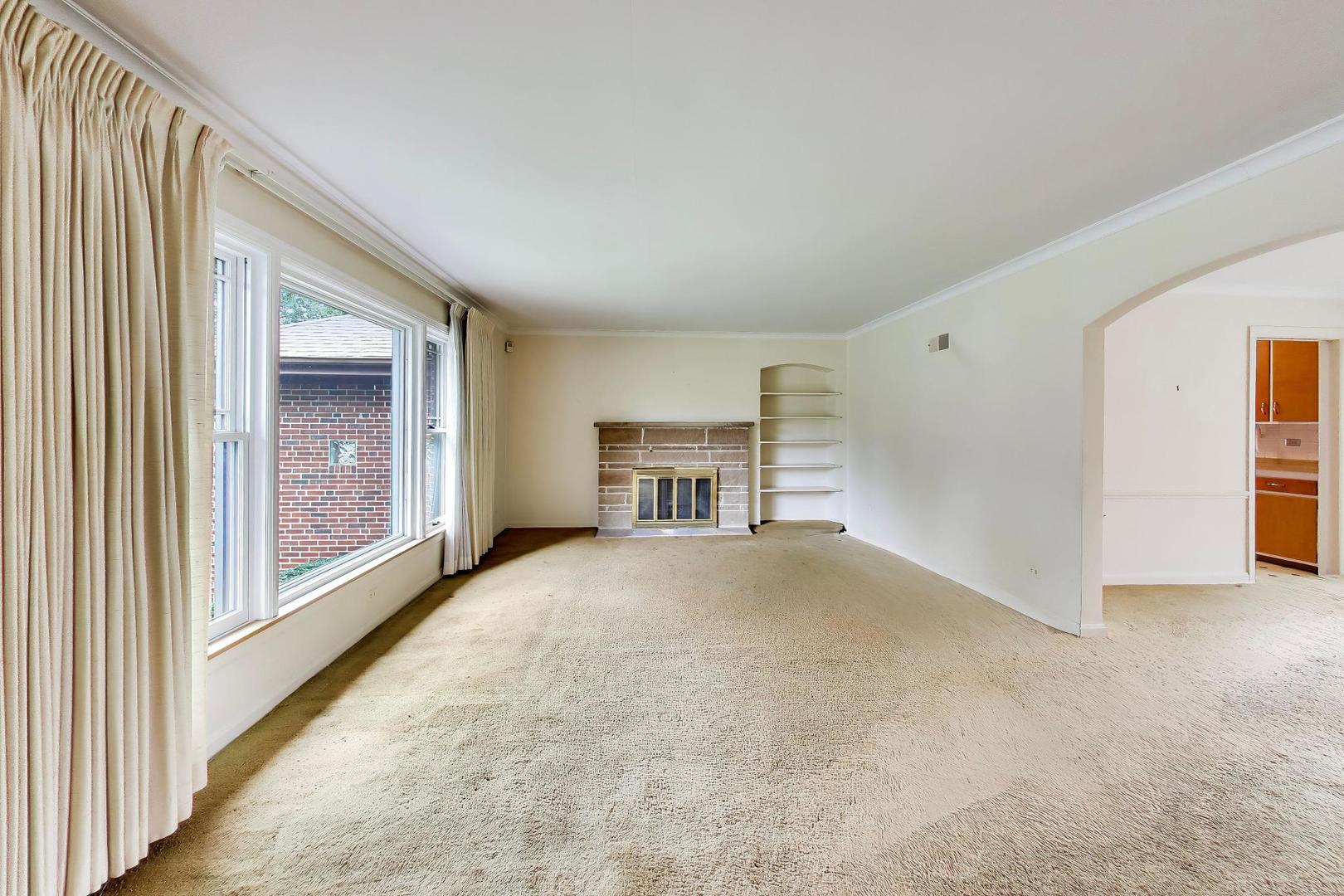 6247 N Leona Avenue Property Photo 7