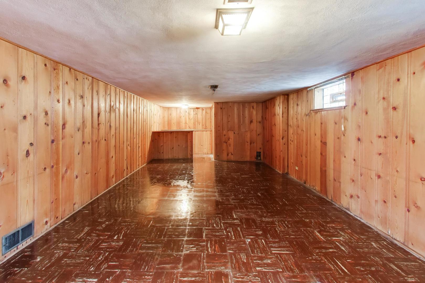 6247 N Leona Avenue Property Photo 23