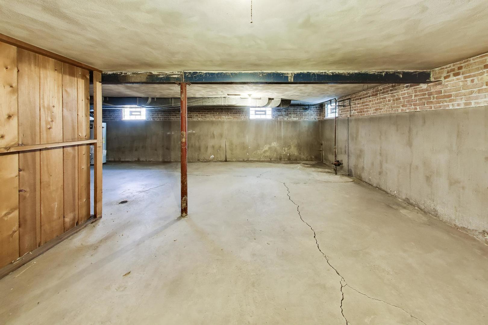 6247 N Leona Avenue Property Photo 29
