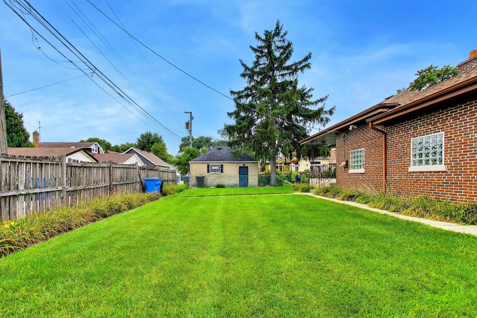 6247 N Leona Avenue Property Photo 40