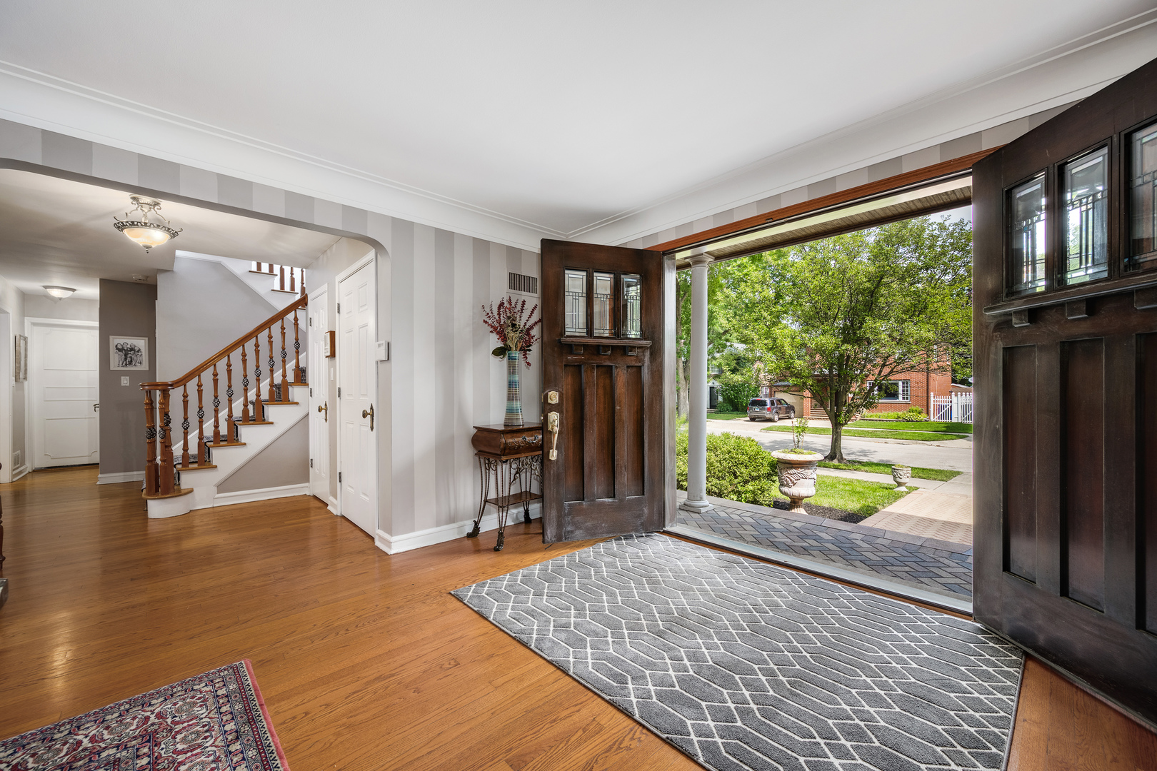 2851 W Rascher Avenue Property Photo 4
