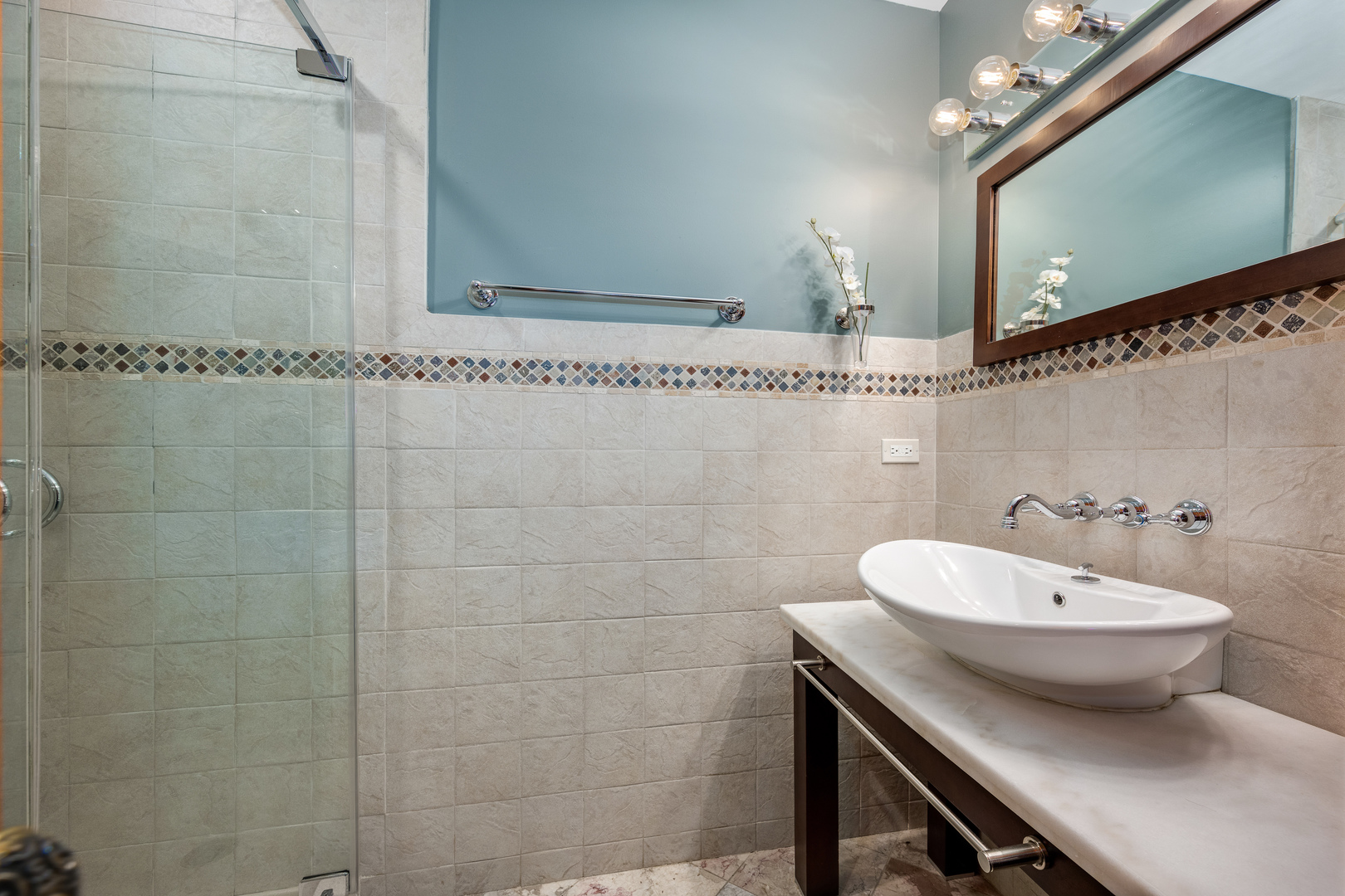 2851 W Rascher Avenue Property Photo 29