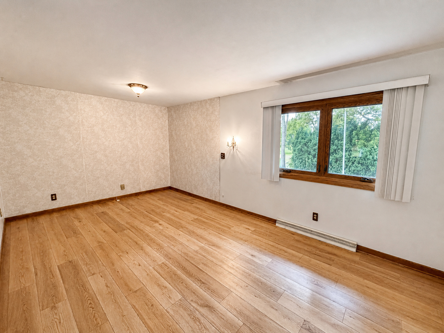 437 E 11th Street Property Photo 15