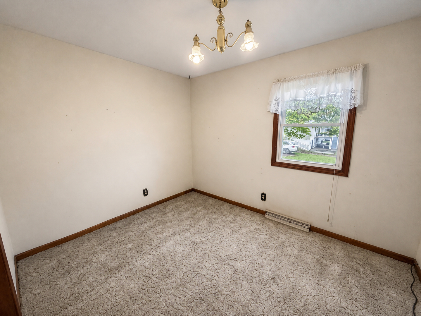437 E 11th Street Property Photo 28
