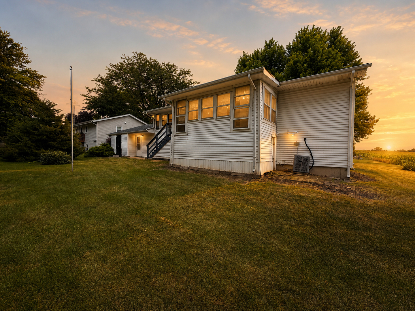 437 E 11th Street Property Photo 40