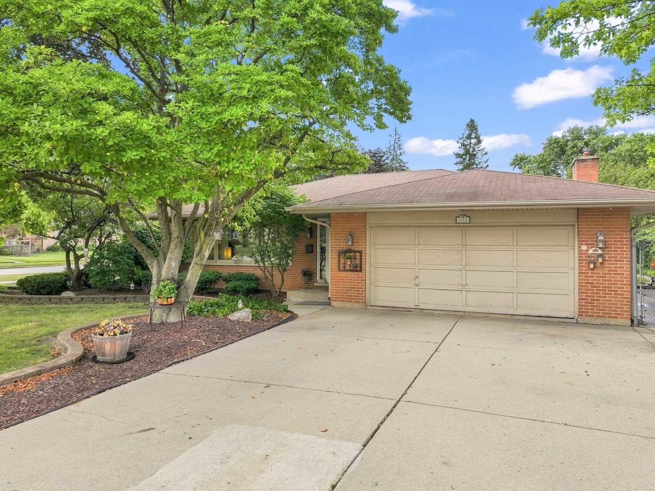 3310 Plum Grove Drive Property Photo 3