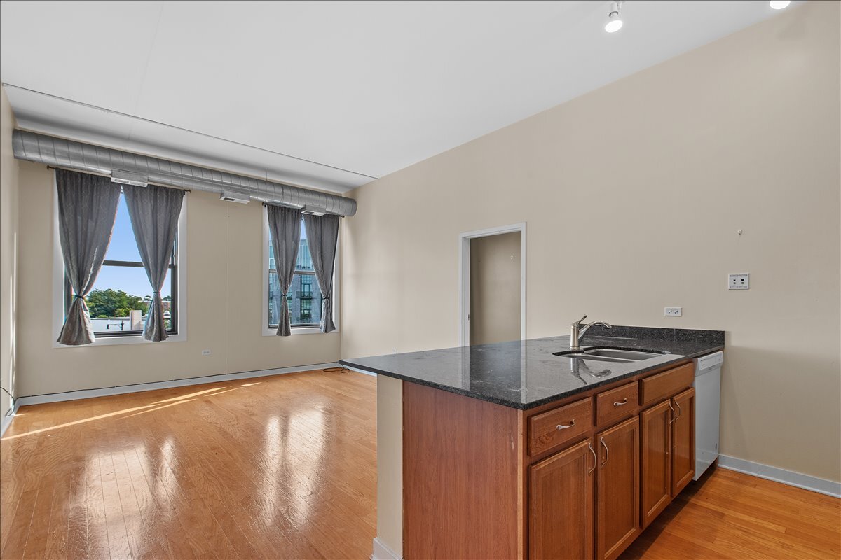 4015 N Milwaukee Avenue 416 Property Photo 3