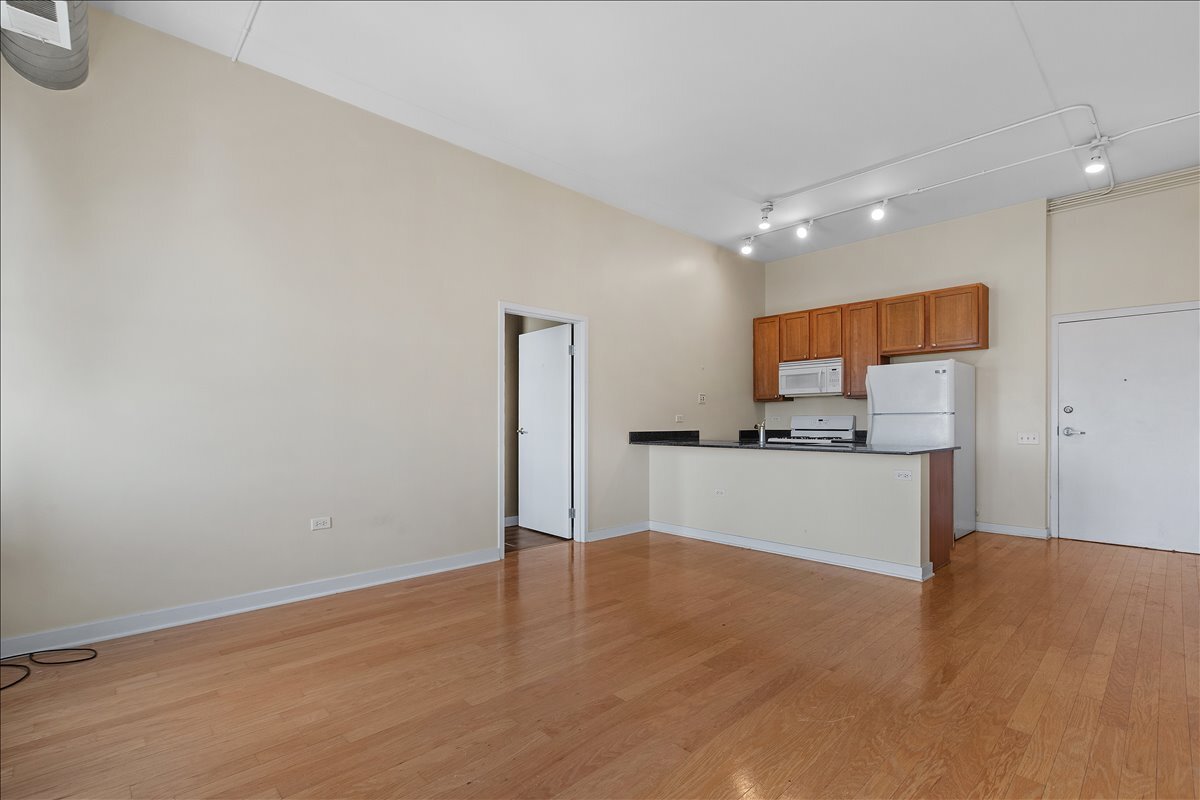 4015 N Milwaukee Avenue 416 Property Photo 5